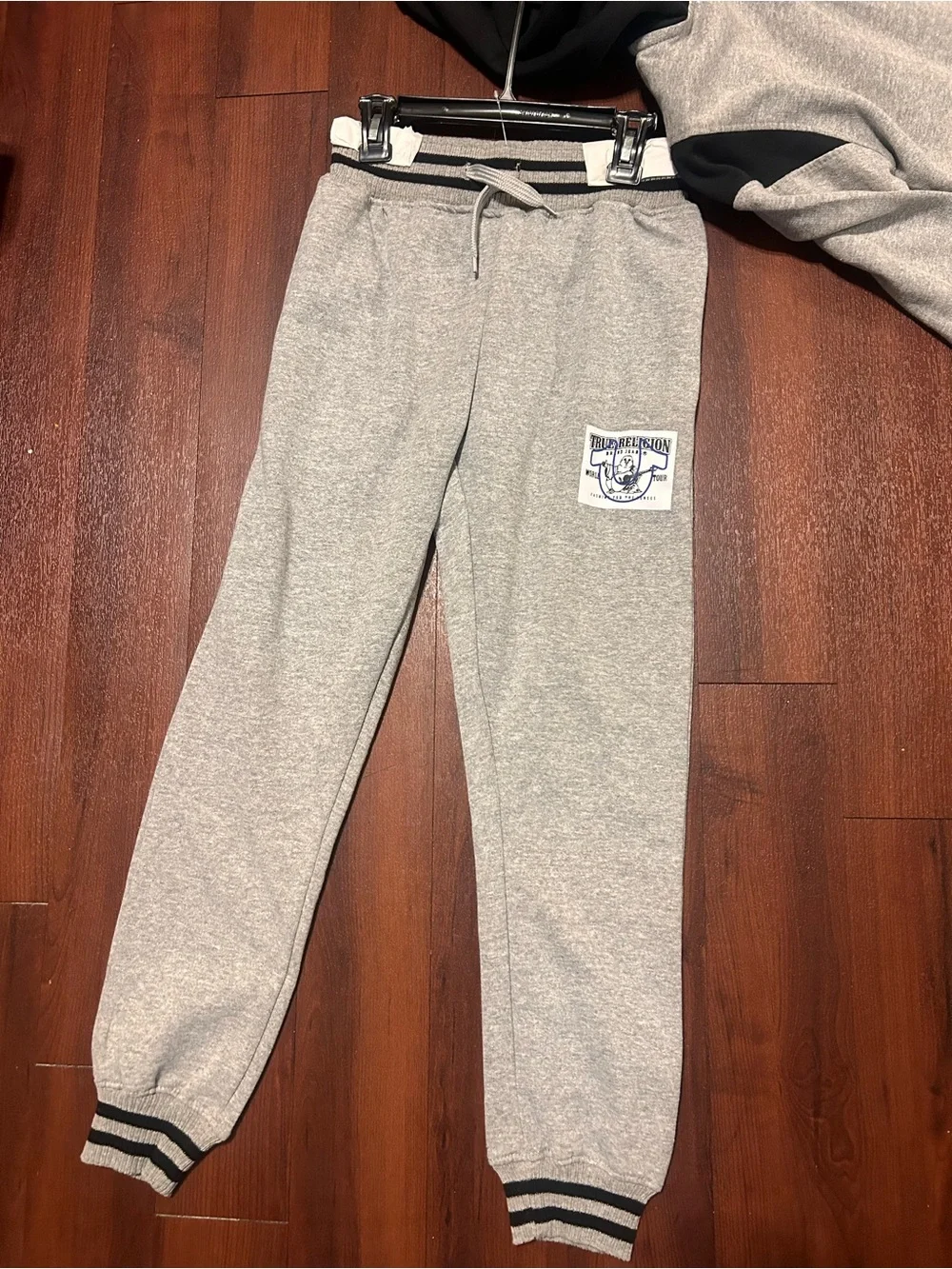 🩶 Boys 2pc Gray True ReligionSweat Size Medium (10)
